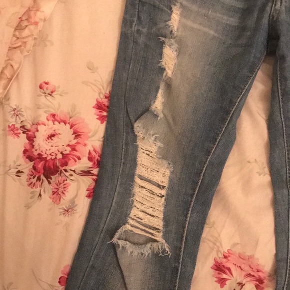 Wet seal ripped jeans - Picture 3 of 7